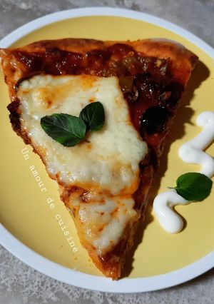 Une photo de Pizza champignons fromage 🍕
