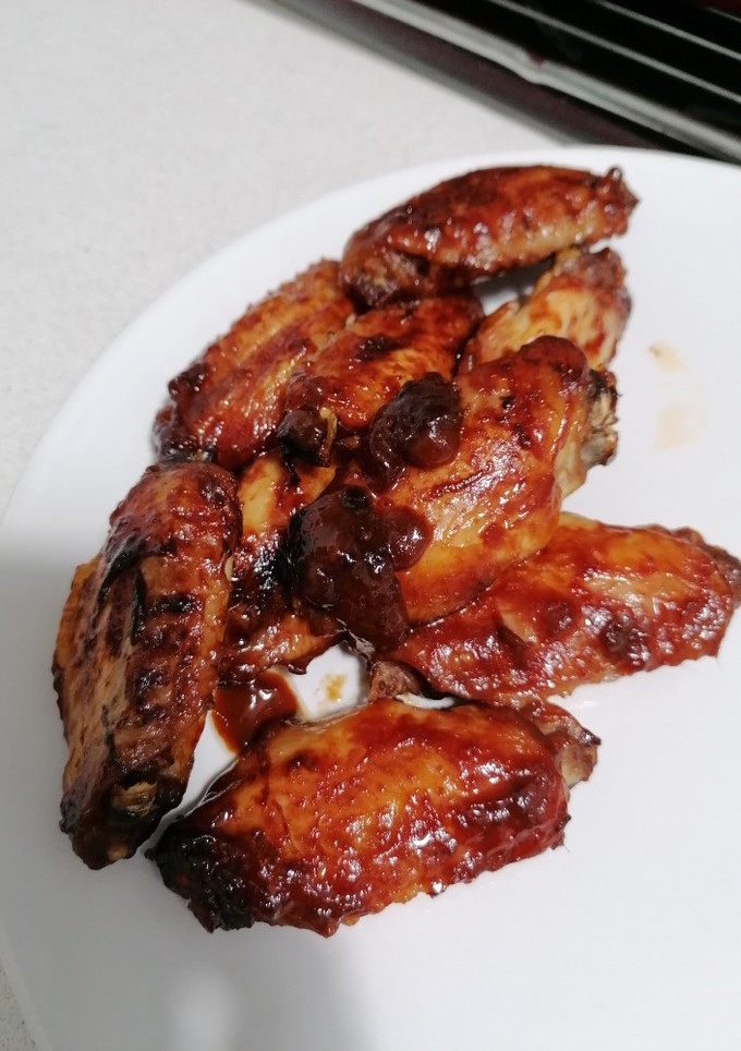 Una foto de Alitas de pollo con salsa barbacoa al horno