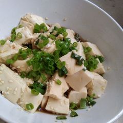 A picture of Tofu salad with sesame dressing.