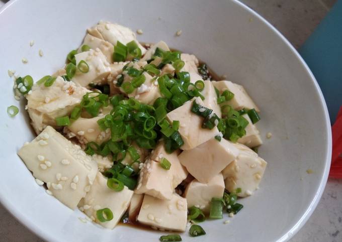Tofu salad with sesame dressing