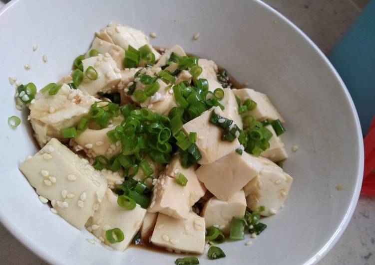 Tofu salad with sesame dressing