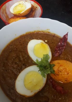 A picture of Chettinad egg curry.