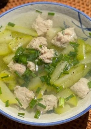 Hình của món Canh bí đao nấu giò sống.