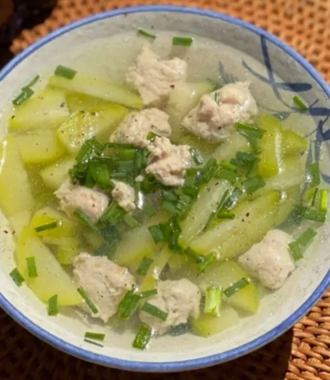 Hình của món Canh bí đao nấu giò sống.