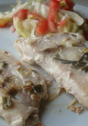 Una foto de Filetes de gatuzo al limón y verdeo