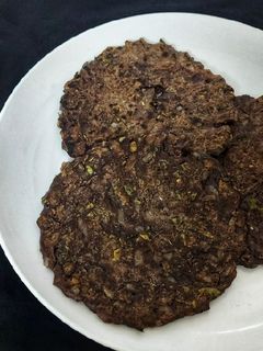 ராகி முருங்கை கீரை அடை(ragi murungai keerai adai recipe in tamil) செய்முறை முக்கிய புகைப்படம்