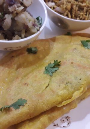 A picture of Stuffed besan chila.