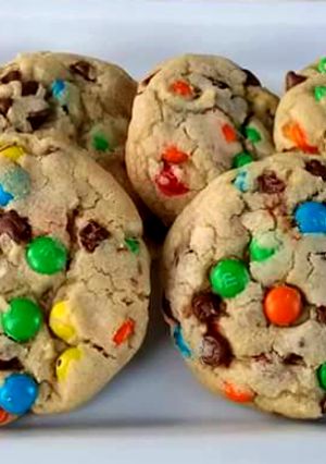 A picture of M and M cookies.