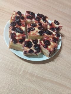 Meggyes pudingos kocka recept fotója