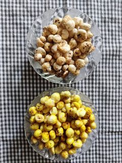 મખાના સ્નેકસ (Makhana Snacks Recipe In Gujarati) રેસીપી મુખ્ય ફોટો