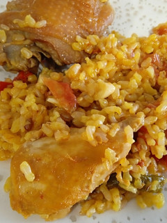 Una foto de Arroz de pollo de corral y arroz integral