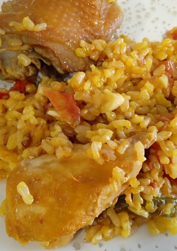 Una foto de Arroz de pollo de corral y arroz integral
