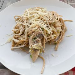 A picture of Mushroom and leek pasta.