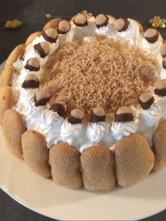 Gluténmentes Gesztenyetorta vaníliakrémmel recept fotója