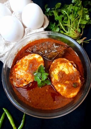 ढाबा स्टाइल अंडा करी कढ़ाई में (dhaba style anda curry kadai mein recipe in HindI) रेसिपी मुख्य फोटो