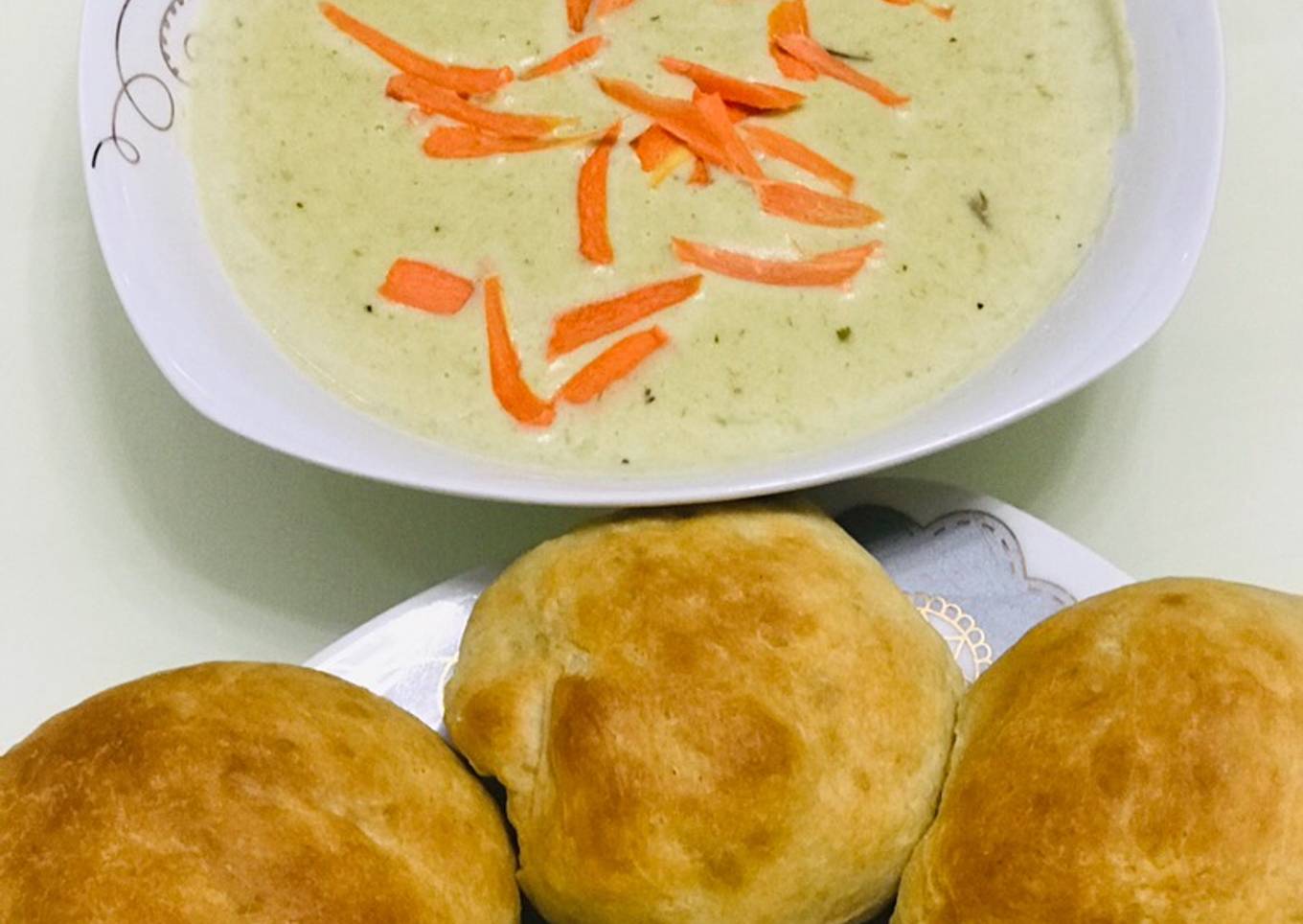 Dinner rolls served with potato and leek soup