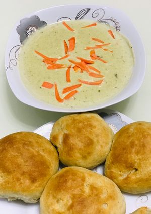 A picture of Dinner rolls served with potato and leek soup.