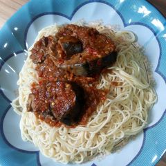 A picture of White spaghetti with fish sauce.