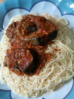 A picture of White spaghetti with fish sauce.