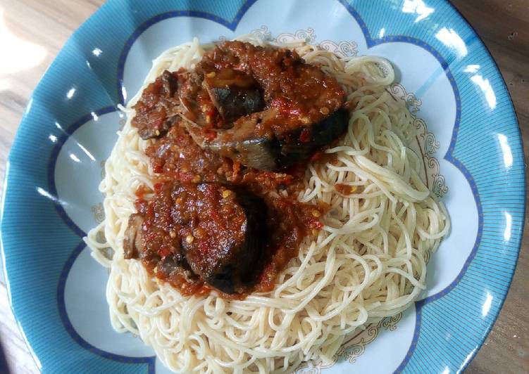 White spaghetti with fish sauce