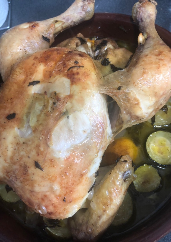 Una foto de Pollo a la hierbabuena