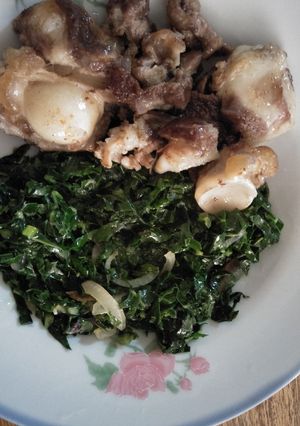 A picture of Fried mutton with greens.