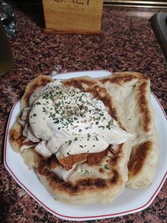 Una foto de Pollo con salsa de yogur y curry