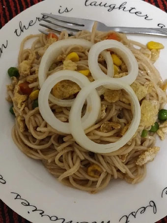 Easy Steps to Make Recipes Noodles with some veggies and egg the Delicious So Delicious.