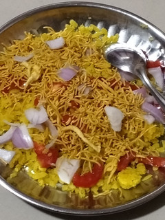 પૌવા (Pauva Recipe In Gujarati) રેસીપી મુખ્ય ફોટો