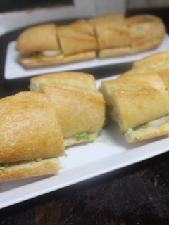 Una foto de Bocadillo de chipirones con bacon
