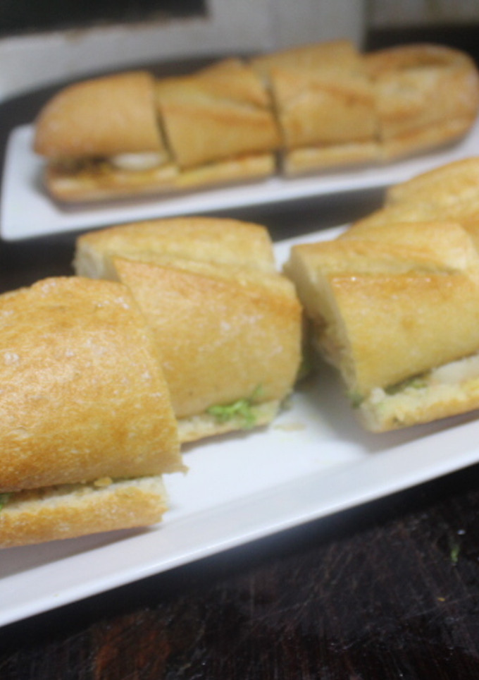 Una foto de Bocadillo de chipirones con bacon