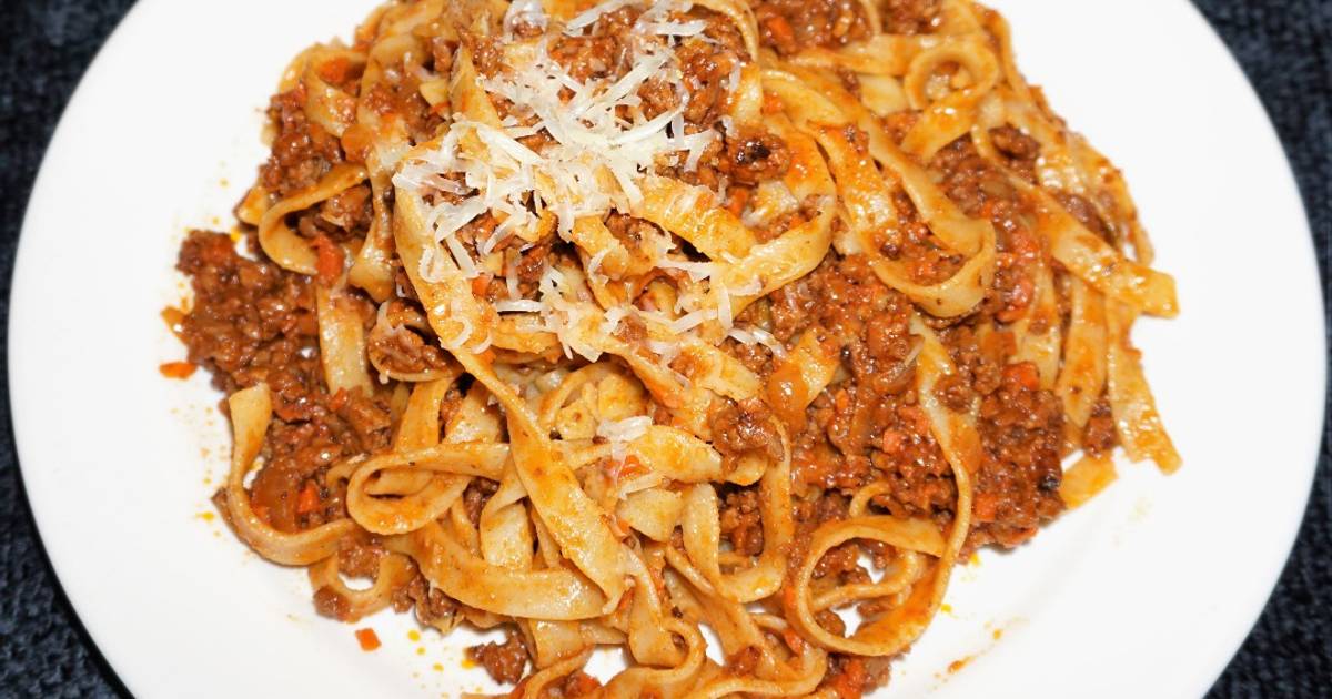 PASTA TAGLIATELLE CON SALSA RAGU BOLOGNESE. JON STYLE Receta de Jon  Michelena- Cookpad