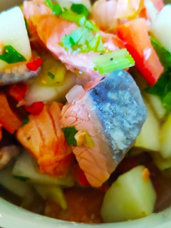 Una foto de Ceviche de salmón