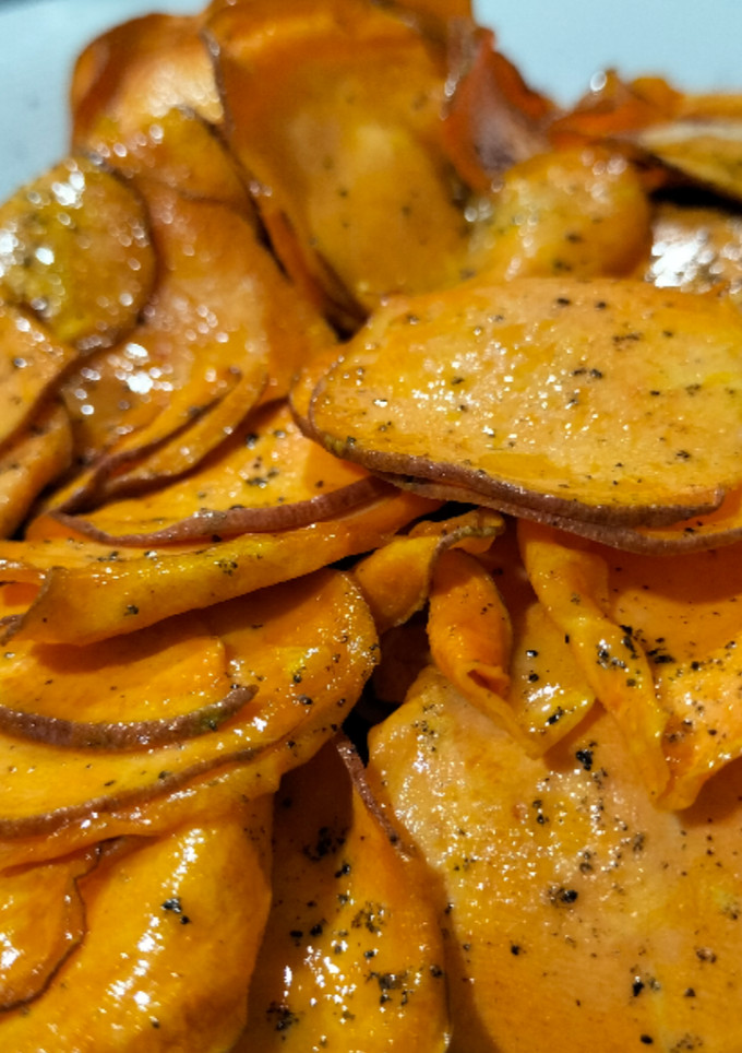 Una foto de Chips de boniato en freidora de aire