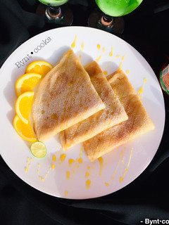 A picture of Banana crepes.