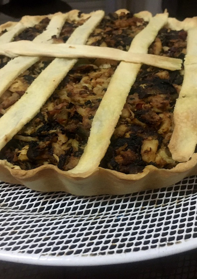 Una foto de Tarta de pollo y acelga con masa casera, FÁCIL Y ECONÓMICA 💕