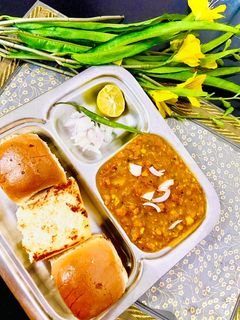 पाव भाजी (Pav Bhaji recipe in Hindi) रेसिपी मुख्य फोटो