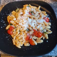A picture of Cavatelli with tomato and rocket.