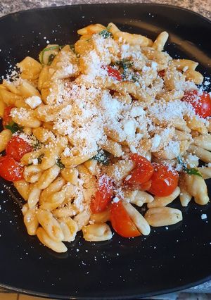 A picture of Cavatelli with tomato and rocket.