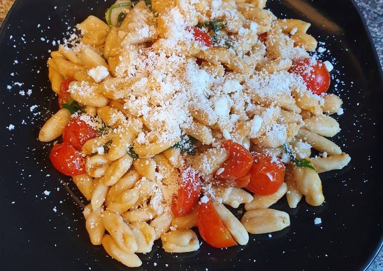 Recipe of Quick Cavatelli with tomato and rocket