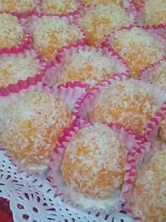 Una foto de Bolitas de zanahoria y coco