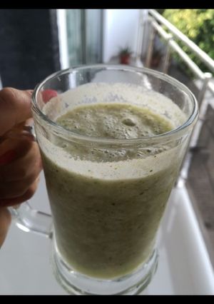 Una foto de Batido Verde🥬🥦🥒🥝🍸