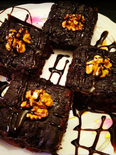 चॉकलेट अखरोट ब्राउनी (chocolate akhrot brownie recipe in Hindi) रेसिपी मुख्य फोटो