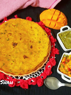 A picture of Mango theplas with mango salsa.