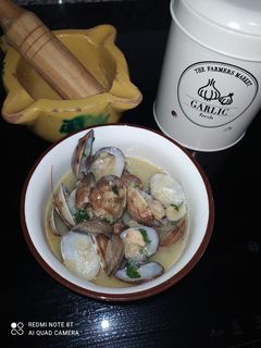 Una foto de Almejas en salsa verde
