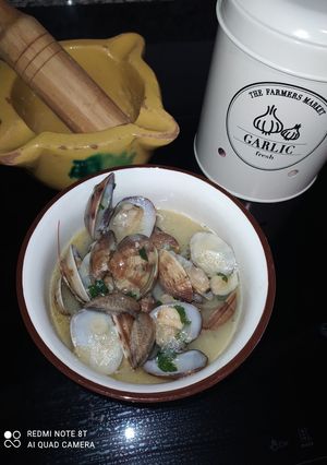 Una foto de Almejas en salsa verde