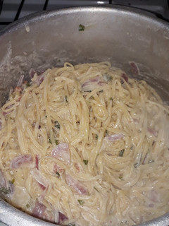 Una foto de Salsa blanca fácil y rápida tipo carbonara