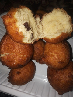A picture of Semolina raisins puff puff.