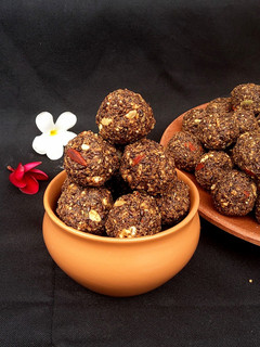 अलसी के लड्डू (Alsi ke laddu recipe in Hindi) रेसिपी मुख्य फोटो