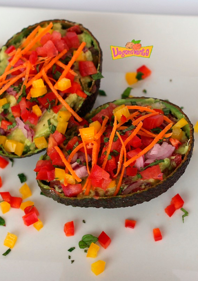 Una foto de Aguacates Rellenos, una excelente idea para los días de calor